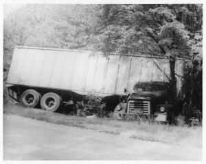 1950s GMC Tractor Trailer Accident Press Photo 0170 Campbell Dry Mix - Sakrete