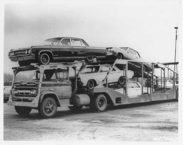 1964 Chevrolet Car Carrier Truck with 1964 Oldsmobiles Press Photo 0185