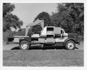 1962 Diamond T Goodyear Tires Service Truck Press Photo 0005