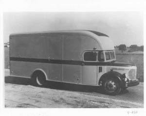 1940 REO 20CS Gerstenslager Body Truck Press Photo 0006 - Mathews Storage