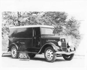 1930s REO Speed Wagon with Boyertown Truck Body Factory Press Photo 0007