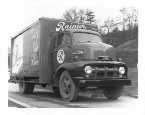 1952 Ford F-5 COE Box Truck Press Photo 0193 - Rainier Truly Mild Beer