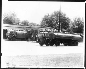 1950s White Gas Tanker Trucks Press Photo 0018 - Phillips 66