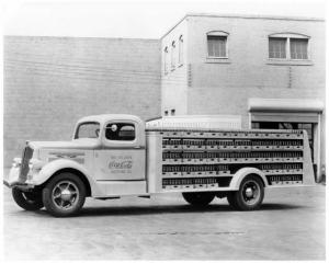 1939 White Coca Cola Bottle Truck Press Photo 0023 - Coke