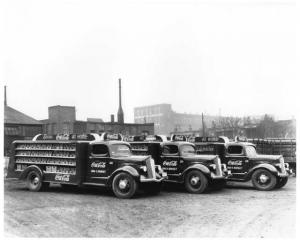 1930s White Coca Cola Bottle Trucks Press Photo 0027 - Coke