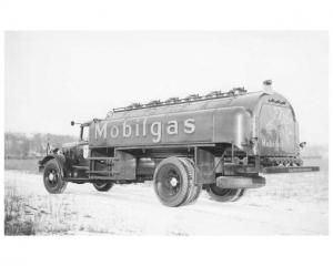 1930s Mobilgas Tanker Truck Press Photo 0001