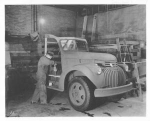 1943-1945 Chevrolet Victory Cab Being Worked On Truck Factory Press Photo