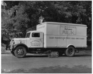 1940s Brockway Truck w/ Boyertown Dairy Body Press Photo 0006 - St Lawrence Milk
