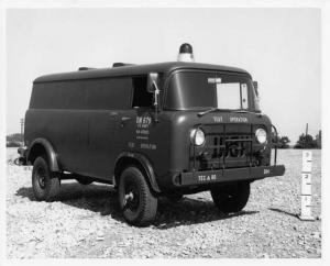 1958 Willys Jeep 4x4 XM 679 Panel Van Press Photo 0003 - US Navy