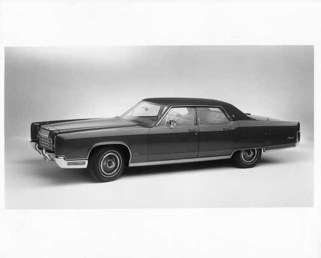 1972 Lincoln Continental Town Car Press Photos Lot 0057