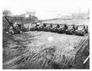 1940s REO Dump Truck Fleet with Shovel and Dozer Press Photo 0008