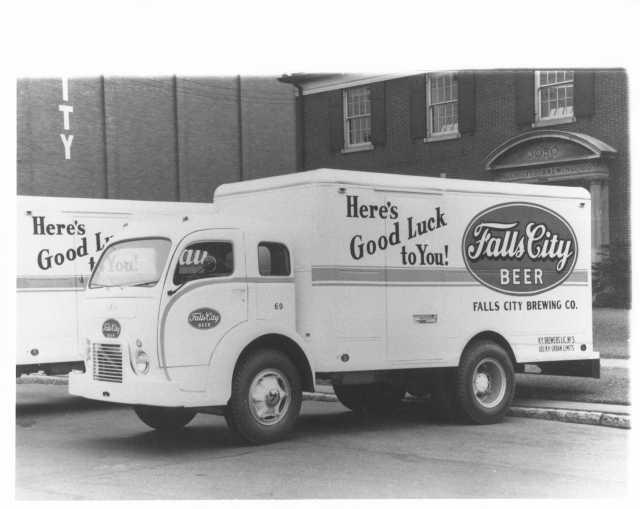 1951 White Falls City Beer Truck w/ Hercules Body Press Photo 0040