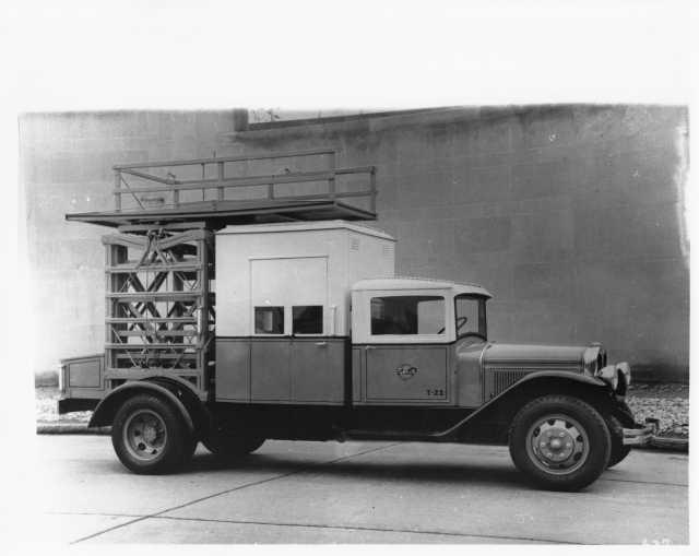 1930s Schacht Truck w/ CHS Kelly Body Press Photo 0002 - Cincinnati Street Dept