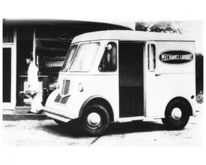 1948 Marmon Herrington DeliVr-All Truck Press Photo 0005 - Mechanics Laundry