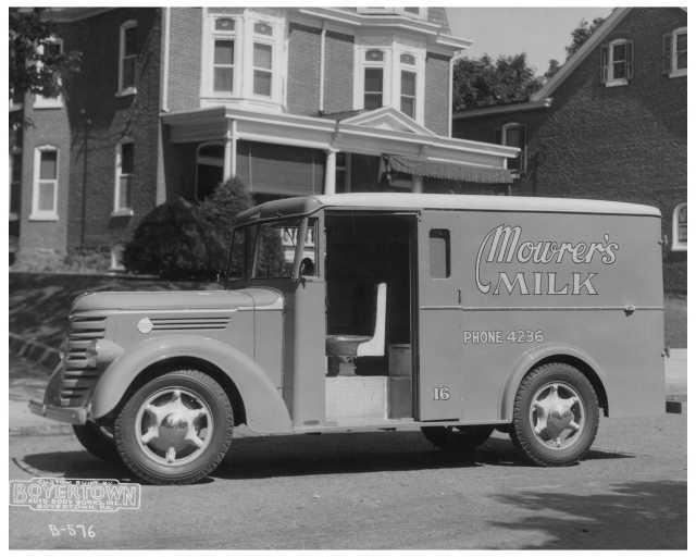 1938-1939 Federal with Boyertown Truck Body Press Photo 0002 - Mowrers Milk