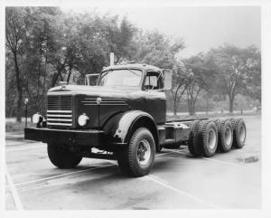 1960s Hendrickson 14 Wheeled Truck Press Photo 0003