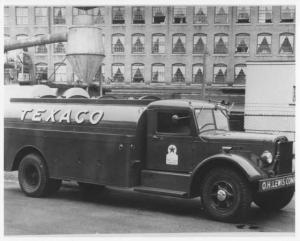 1930s Autocar Texaco Tanker Truck Press Photo 0022 - OH Lewis Company
