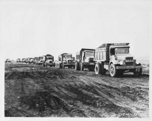 1939 Mack BX Fleet of Dump Trucks Press Photo 0149 - Gull Service