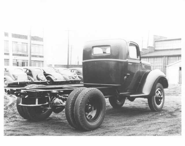 1939-1940 Marmom-Herrington V-8 Cab & Chassis Truck Press Photo 0011