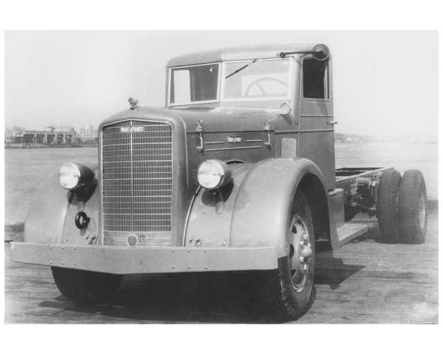 1940 Ward LaFrance 6-Wheel Truck Press Photo 0002