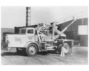 1940 Ward LaFrance 6-Wheel Truck with Small Crane Press Photo 0003 - City of NY