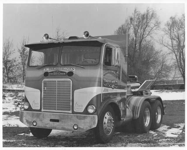 1980 White Freightliner Defiance Wheelstander Press Photo - 0049 - Jerald McBee