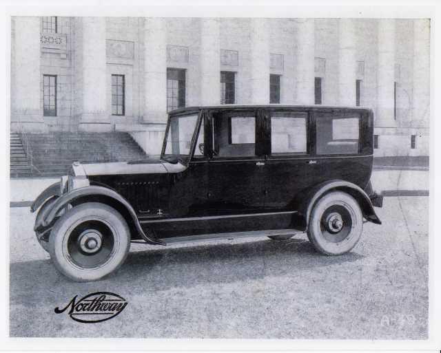1921-1922 Northway 4-Door Sedan Press Photo 0001