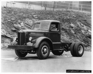 1956 Mack Diesel Truck Cab and Chassis Press Photo 0201