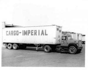 1960s International 2000 Diesel Truck Press Photo 0004 Cargo-Imperial