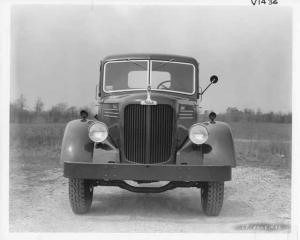 1940s Mack LF Truck Front View Press Photo 0217