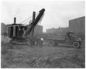 1920s Mack Dump Truck & Bucyrus Erie Shovel Press Photo 0234