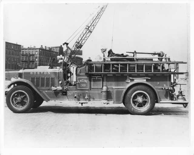 1930s American LaFrance Fire Truck Press Photo 0077 - Boston - Engine 39