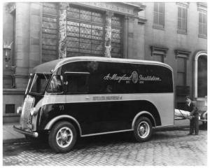 1940 White Truck Press Photo 0084 - Hutzler Brothers Co