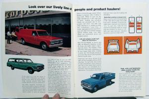 1970 GMC Color Dealer Sales Brochure Pickup Suburban Panel Stake Cab Chassis 70