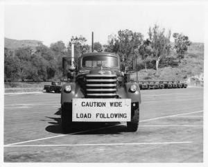 1965 Diamond T Base Motor Transport Co 60-Ton Truck Press Photo 0027 - Military