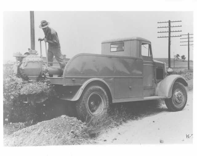 1948 Marmon-Herrington with Hwy Trailer Boring Equipment Truck Press Photo 0014