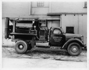 1945 International Truck Press Photo 0007 - EW Bisett & Son Building Supplies