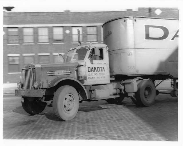 1949 Sterling Model WS2-62 Diesel Truck Press Photo 0057 - Dakota