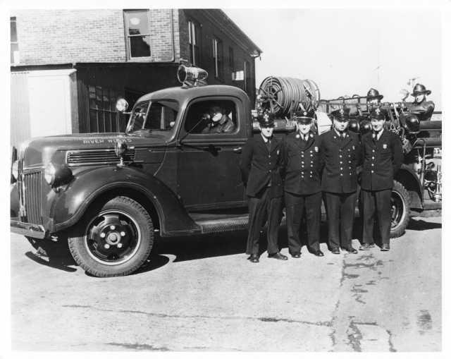 1941 Ford Fire Truck Press Photo 0292 - General Electric Co River Works