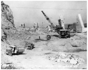 1920s Linn Tractor 1/2 Track Trucks Working at Wyman Dam 1930 Press Photo 0001