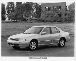 1995 Nissan Altima Press Photo 0006