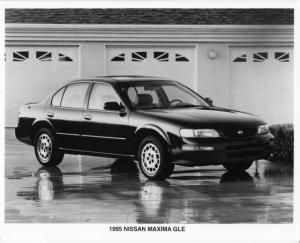 1995 Nissan Maxima Press Photo 0007