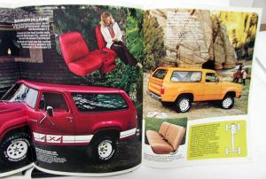 1979 Dodge Ramcharger Dealer Sales Brochure Folder Features Options Specs