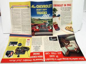 1945 Chevrolet Heavy-Duty Trucks Dealer Sales Brochure Folder Features Specs