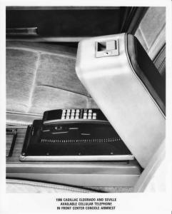 1986 Cadillac Seville and Eldorado Cellular Phone in Armrest Press Photo 0116