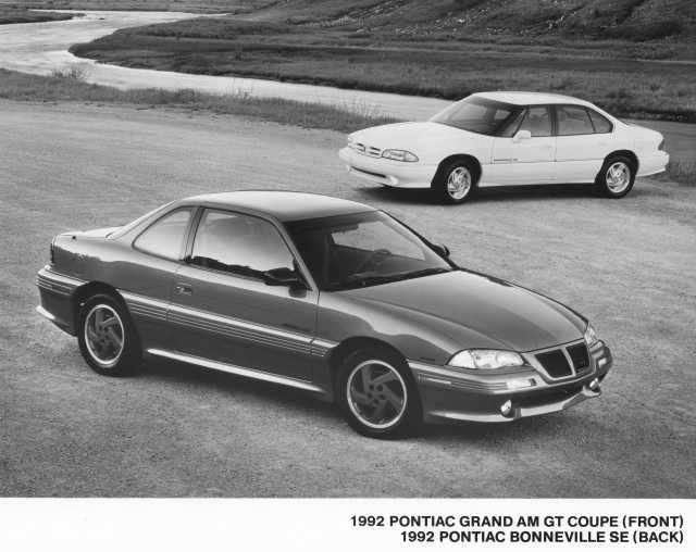 1992 Pontiac Grand Am GT and Bonneville SE Press Photo 0098