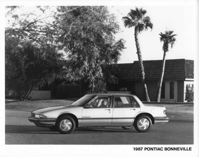 1987 Pontiac Bonneville Press Photo 0115