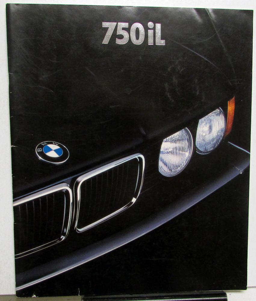 1988 BMW 750 iL Dealer Prestige Sales Brochure Large Features Specs