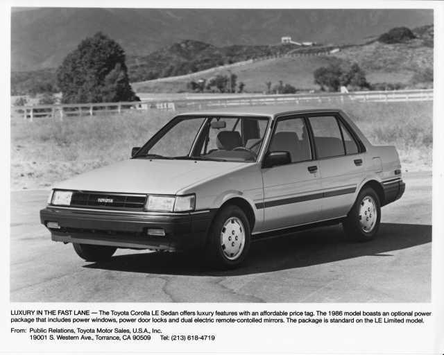 1986 Toyota Corolla LE Sedan Press Photo 0030