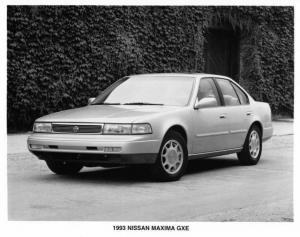 1993 Nissan Maxima GXE Press Photo 0017